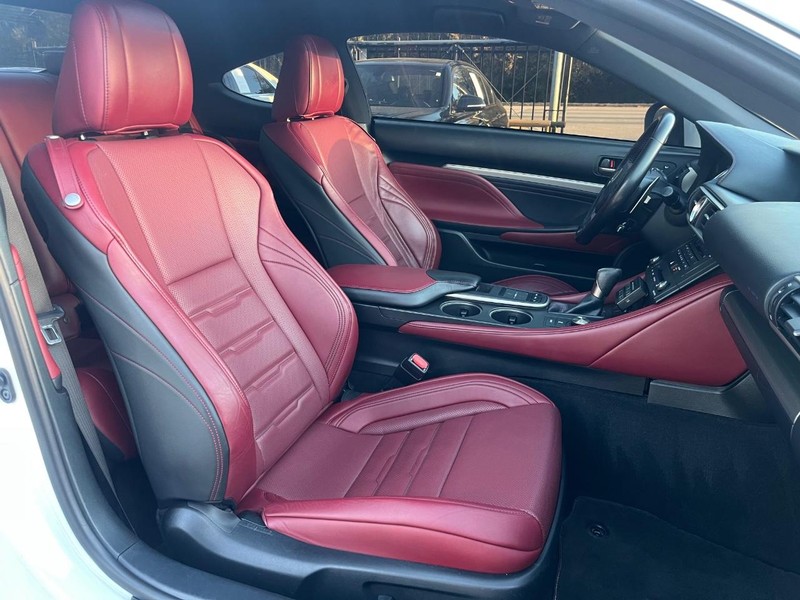 Lexus RC 350 Vehicle Full-screen Gallery Image 13