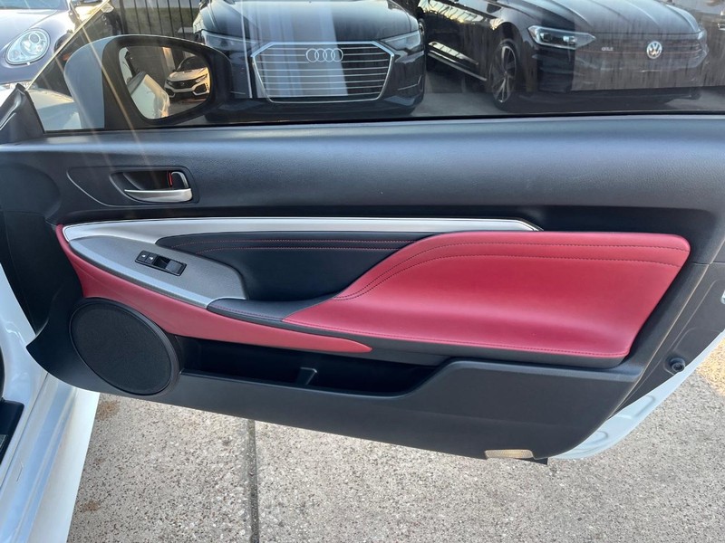 Lexus RC 350 Vehicle Full-screen Gallery Image 14