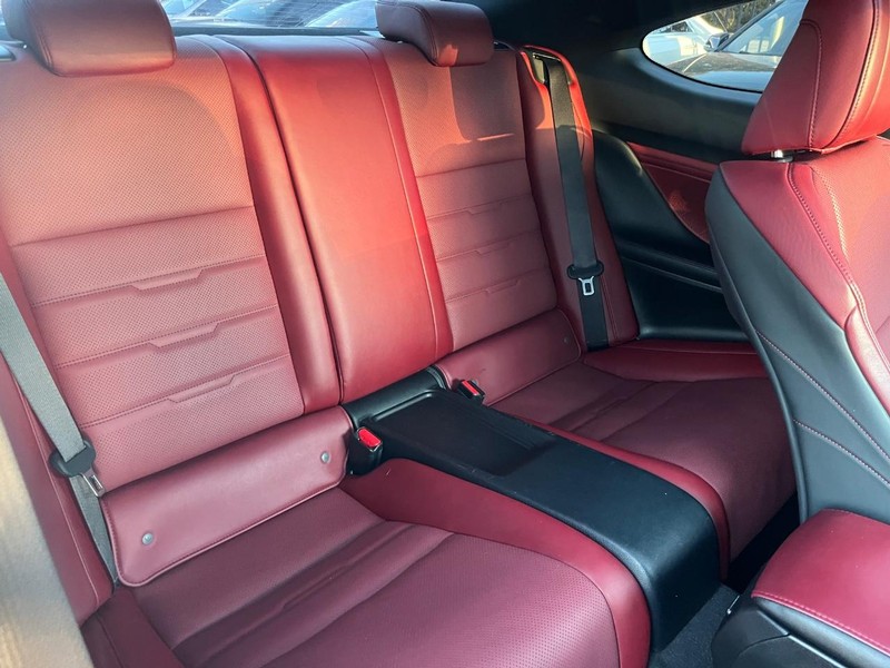 Lexus RC 350 Vehicle Full-screen Gallery Image 15