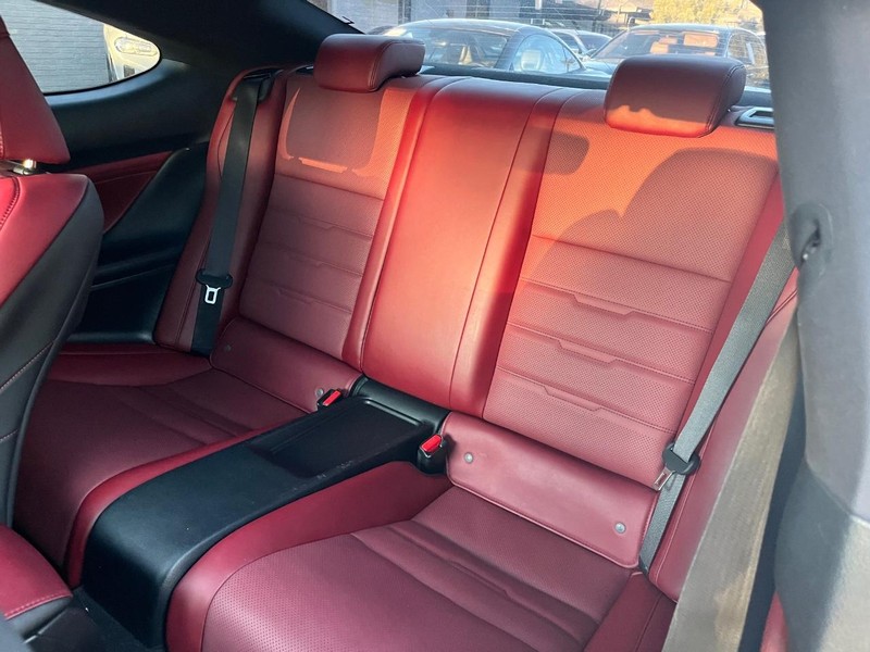 Lexus RC 350 Vehicle Full-screen Gallery Image 16