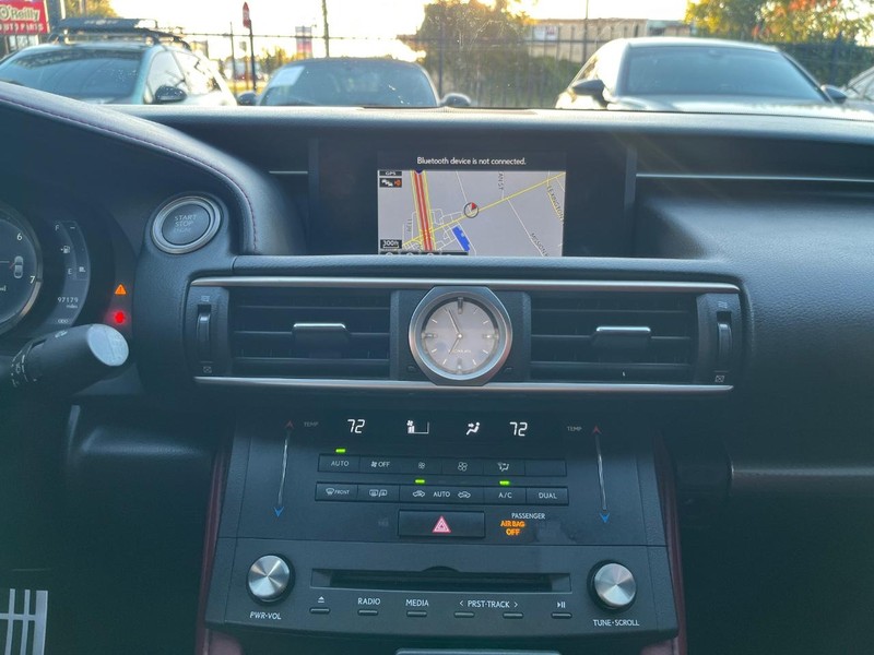 Lexus RC 350 Vehicle Full-screen Gallery Image 19