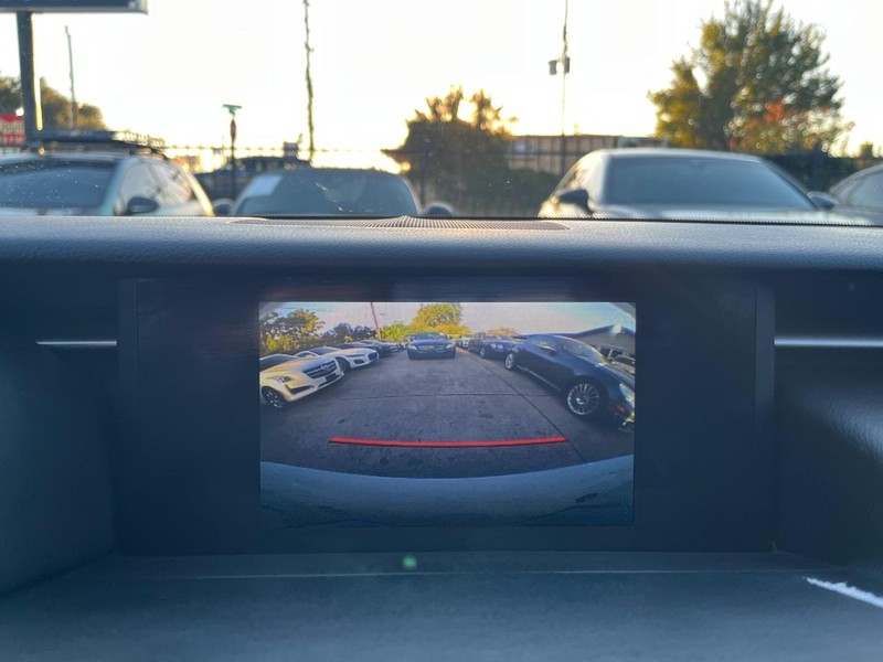 Lexus RC 350 Vehicle Full-screen Gallery Image 21