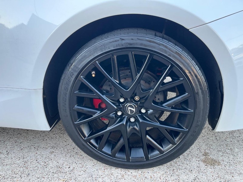 Lexus RC 350 Vehicle Full-screen Gallery Image 25