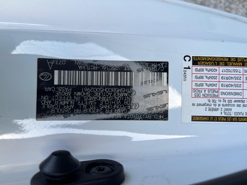 Lexus RC 350 Vehicle Full-screen Gallery Image 27