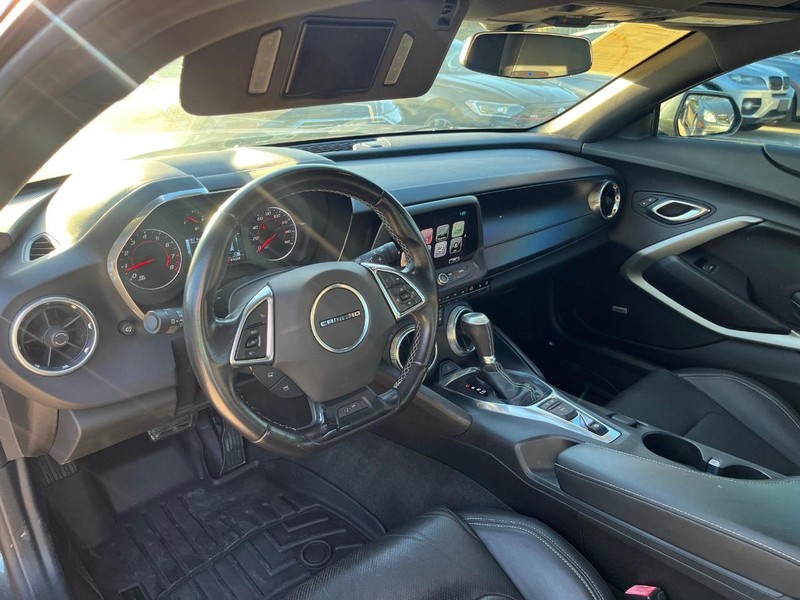 Chevrolet Camaro Vehicle Full-screen Gallery Image 10