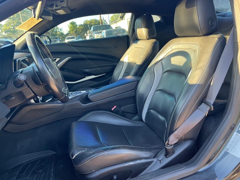 Chevrolet Camaro Vehicle Full-screen Gallery Image 11