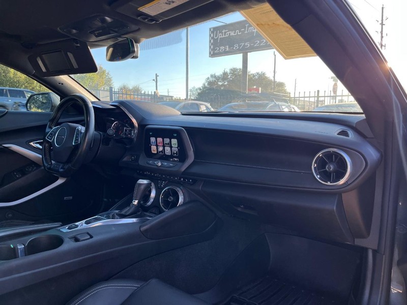 Chevrolet Camaro Vehicle Full-screen Gallery Image 13