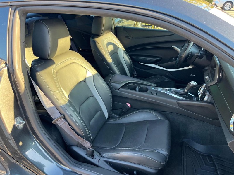 Chevrolet Camaro Vehicle Full-screen Gallery Image 14