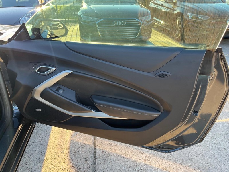 Chevrolet Camaro Vehicle Full-screen Gallery Image 15