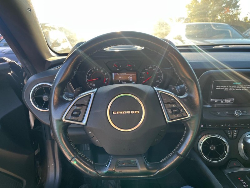 Chevrolet Camaro Vehicle Full-screen Gallery Image 18