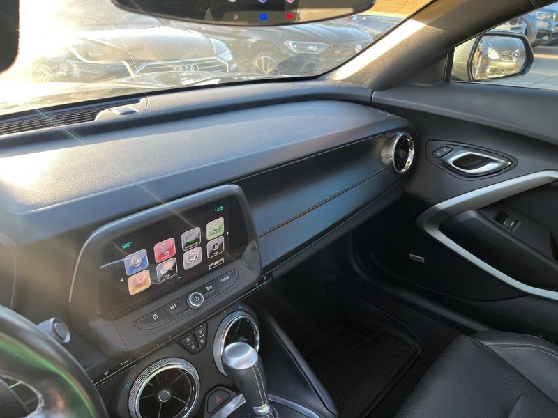 Chevrolet Camaro Vehicle Full-screen Gallery Image 22