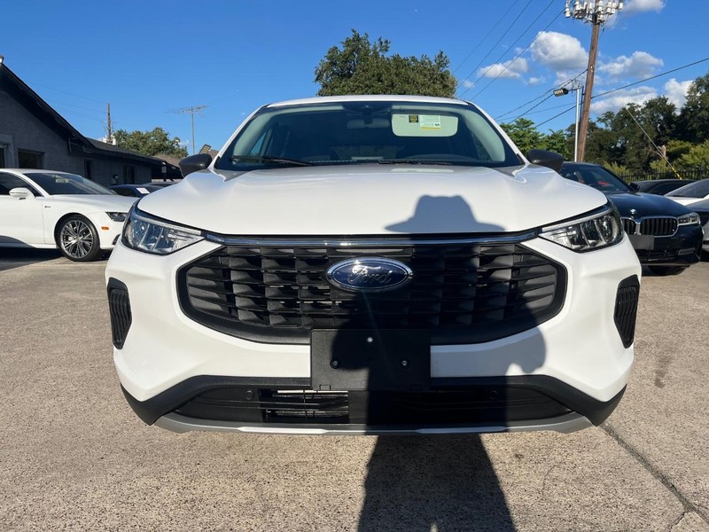 Ford Escape Vehicle Full-screen Gallery Image 02