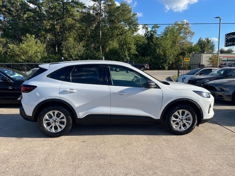 Ford Escape Vehicle Full-screen Gallery Image 05