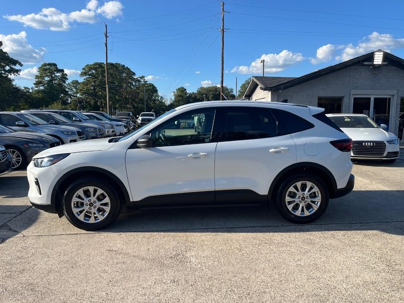 Ford Escape Vehicle Full-screen Gallery Image 09