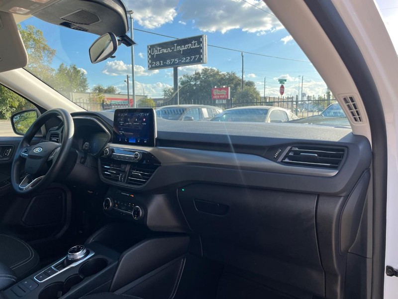 Ford Escape Vehicle Full-screen Gallery Image 13