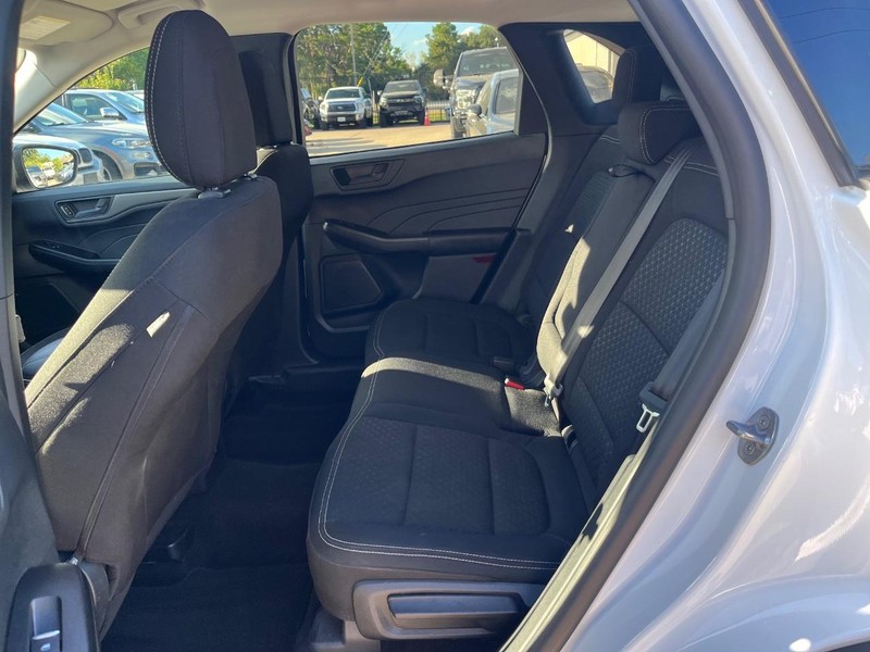 Ford Escape Vehicle Full-screen Gallery Image 18