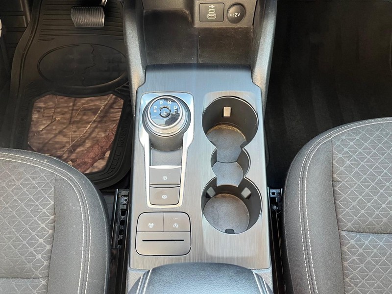 Ford Escape Vehicle Full-screen Gallery Image 23