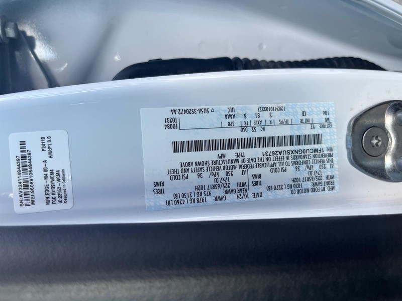 Ford Escape Vehicle Full-screen Gallery Image 25