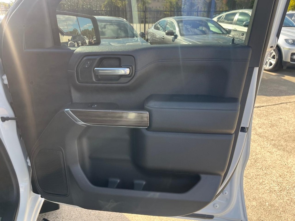 Chevrolet Silverado 1500 Vehicle Full-screen Gallery Image 17