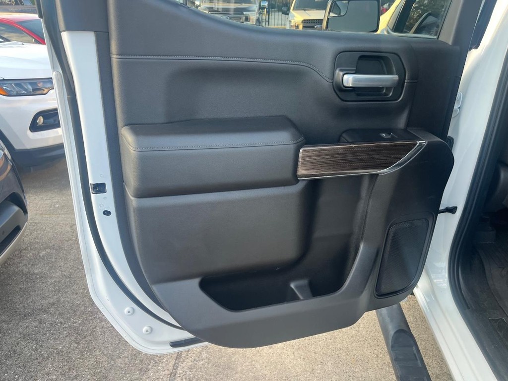 Chevrolet Silverado 1500 Vehicle Full-screen Gallery Image 19