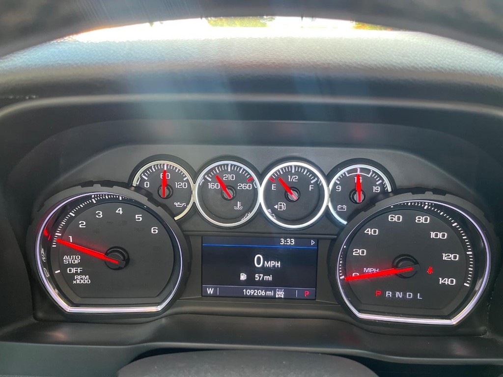 Chevrolet Silverado 1500 Vehicle Full-screen Gallery Image 21