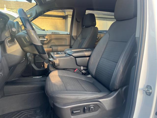 Chevrolet Silverado 1500 Vehicle Full-screen Gallery Image 25