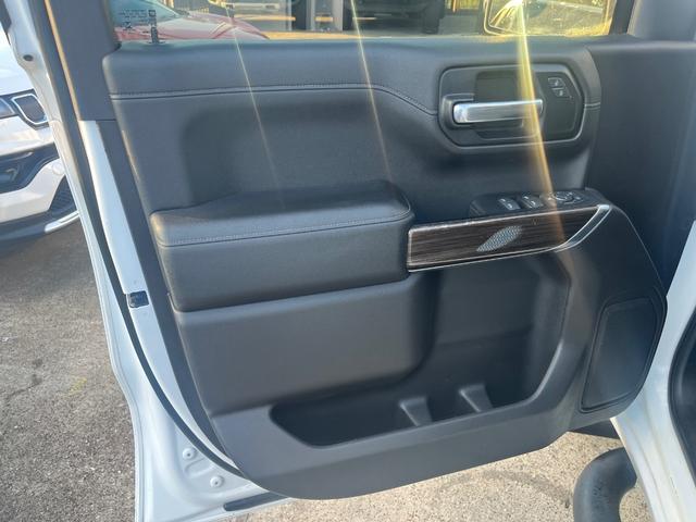 Chevrolet Silverado 1500 Vehicle Full-screen Gallery Image 26