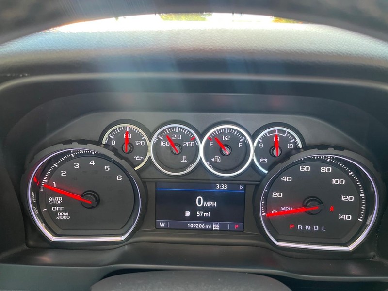 Chevrolet Silverado 1500 Vehicle Full-screen Gallery Image 16