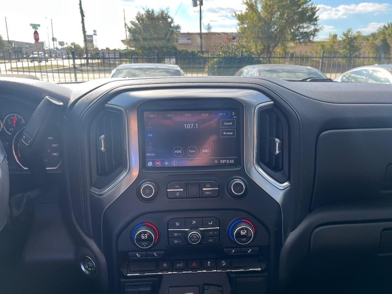 Chevrolet Silverado 1500 Vehicle Full-screen Gallery Image 17