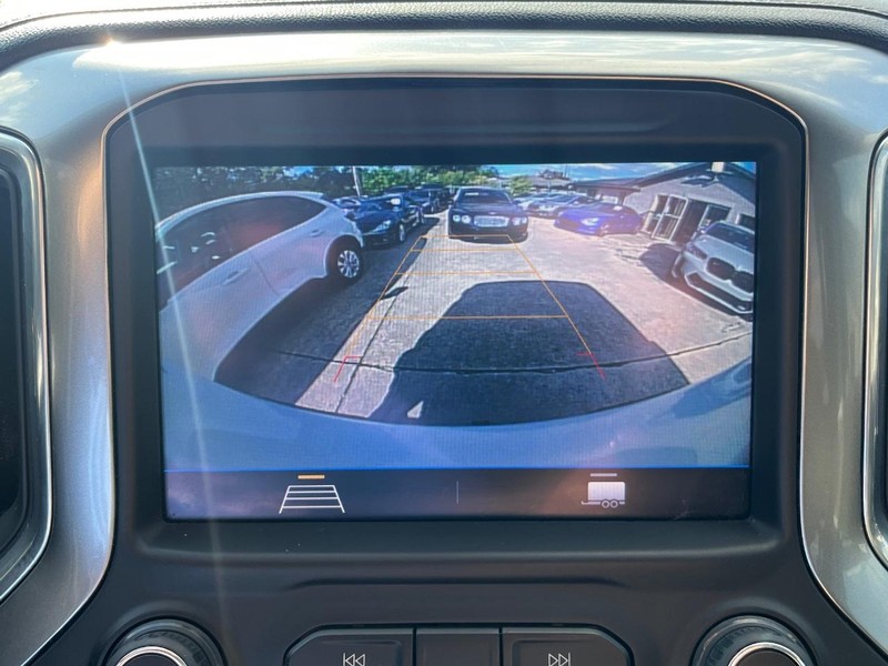 Chevrolet Silverado 1500 Vehicle Full-screen Gallery Image 18