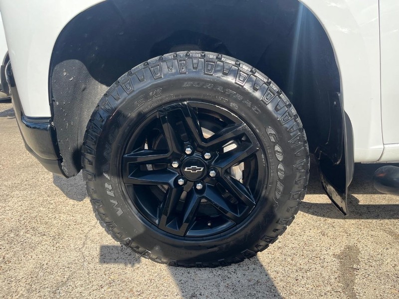 Chevrolet Silverado 1500 Vehicle Full-screen Gallery Image 26