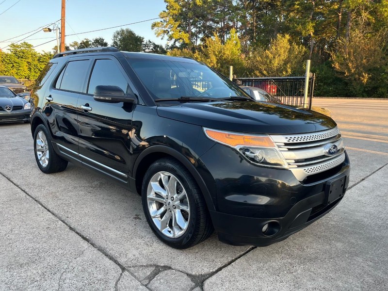 Ford Explorer Vehicle Full-screen Gallery Image 04