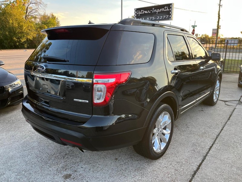 Ford Explorer Vehicle Full-screen Gallery Image 06