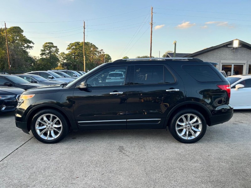 Ford Explorer Vehicle Full-screen Gallery Image 09