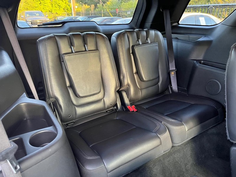 Ford Explorer Vehicle Full-screen Gallery Image 20