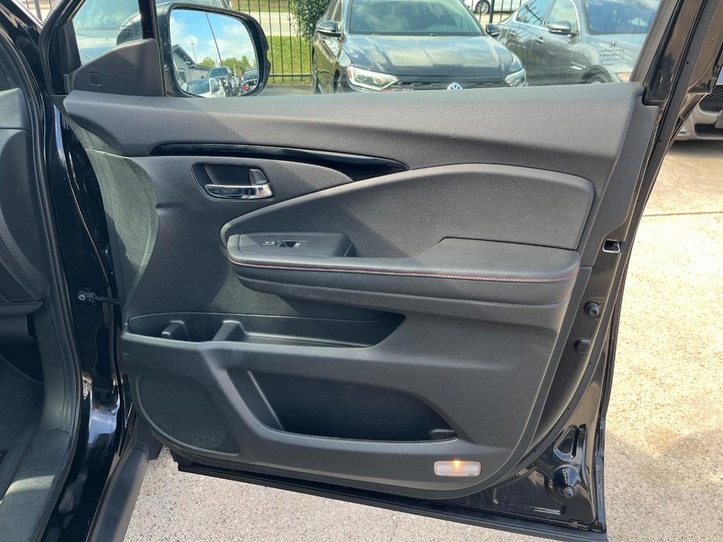 Honda Ridgeline Vehicle Full-screen Gallery Image 15