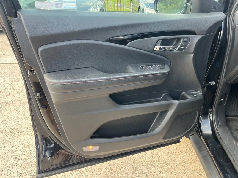 Honda Ridgeline Vehicle Full-screen Gallery Image 12