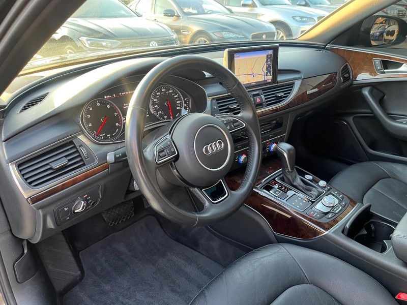 Audi A6 Vehicle Full-screen Gallery Image 10