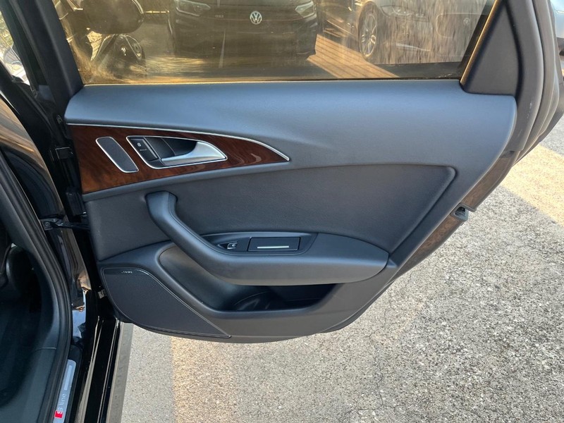 Audi A6 Vehicle Full-screen Gallery Image 17