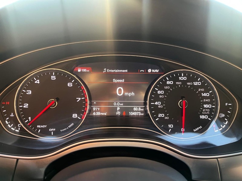 Audi A6 Vehicle Full-screen Gallery Image 21