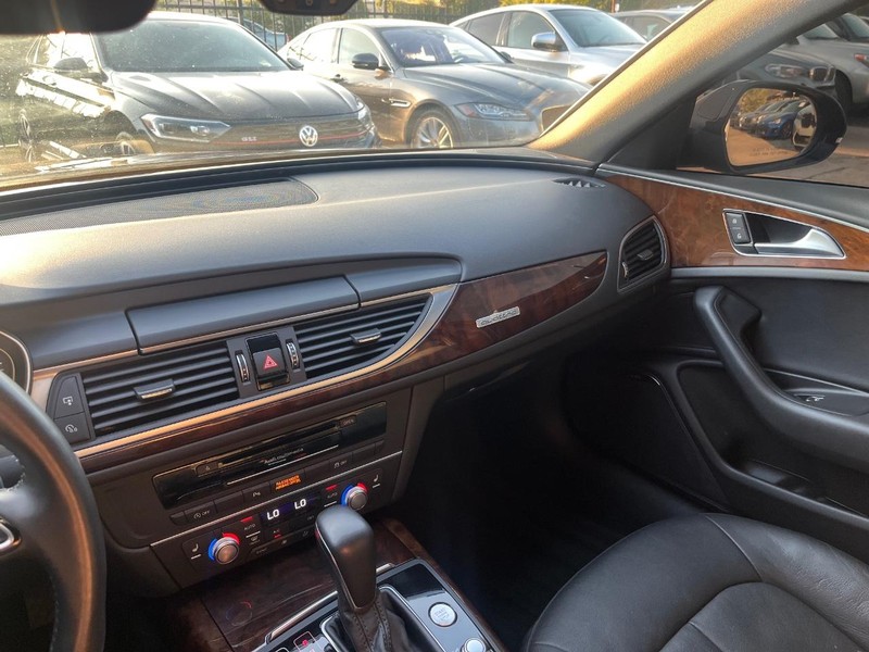 Audi A6 Vehicle Full-screen Gallery Image 26