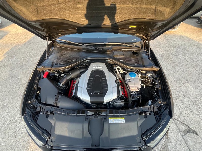 Audi A6 Vehicle Full-screen Gallery Image 28