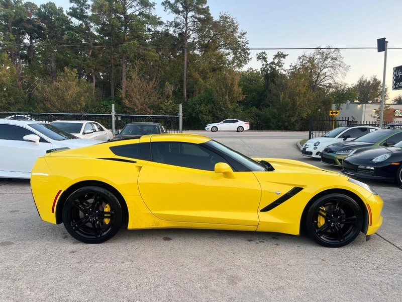 Chevrolet Corvette Vehicle Full-screen Gallery Image 03