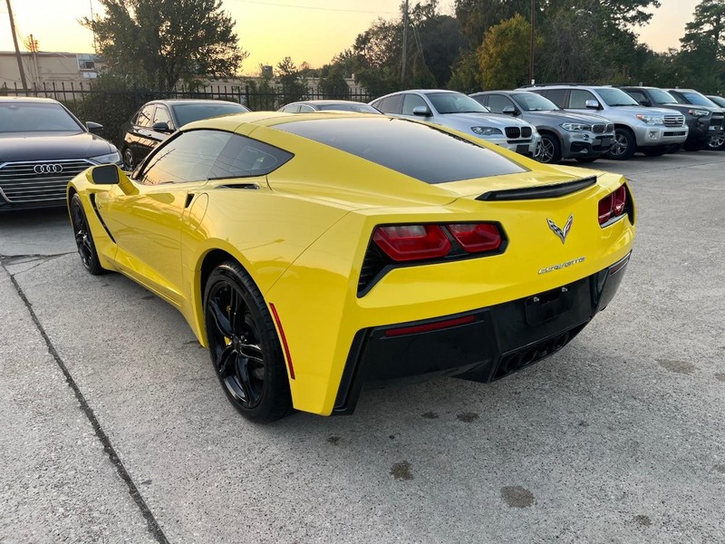 Chevrolet Corvette Vehicle Full-screen Gallery Image 08
