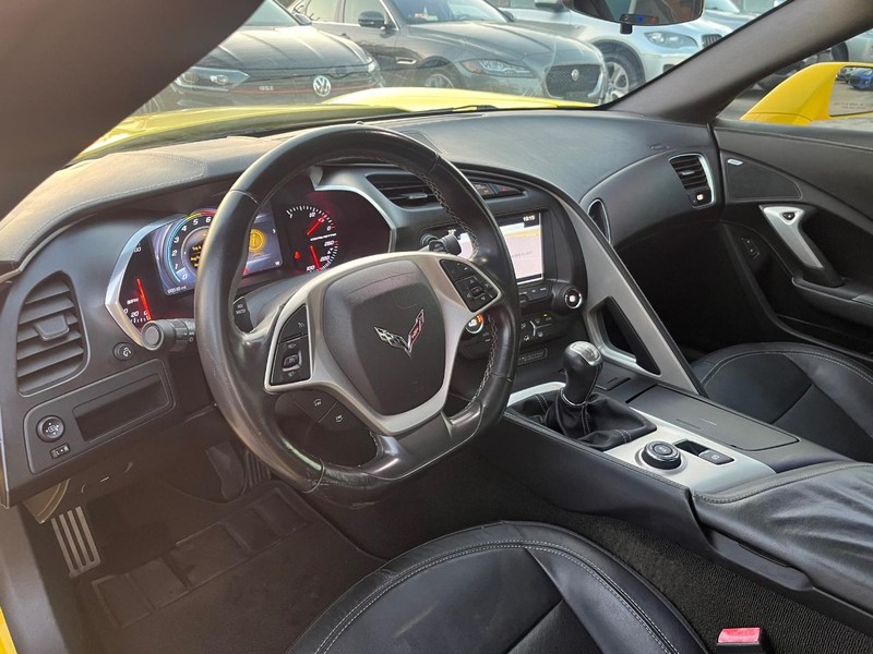 Chevrolet Corvette Vehicle Full-screen Gallery Image 10