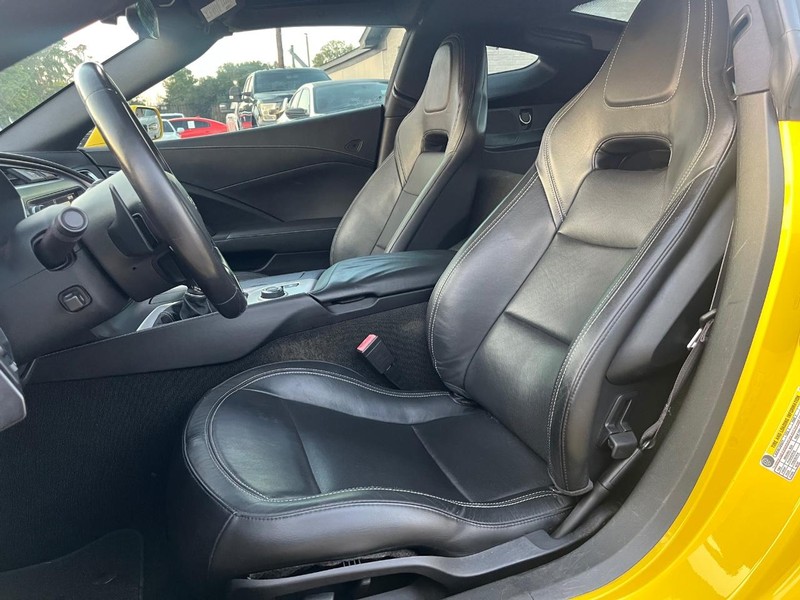 Chevrolet Corvette Vehicle Full-screen Gallery Image 11