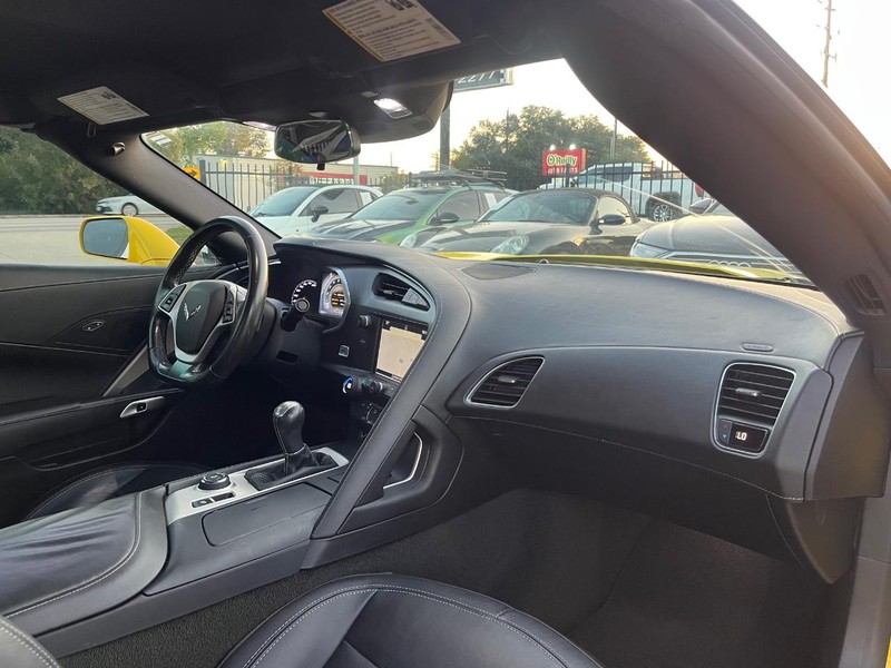 Chevrolet Corvette Vehicle Full-screen Gallery Image 13