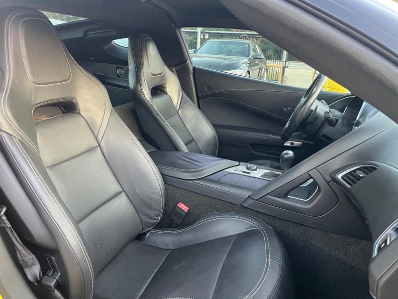 Chevrolet Corvette Vehicle Full-screen Gallery Image 14