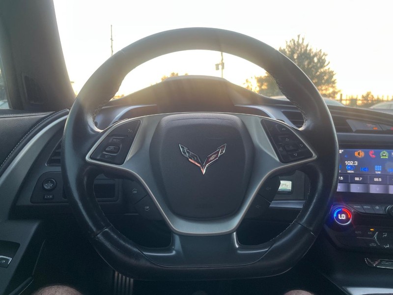 Chevrolet Corvette Vehicle Full-screen Gallery Image 16