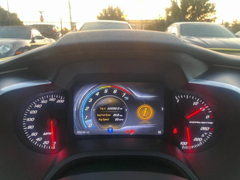 Chevrolet Corvette Vehicle Full-screen Gallery Image 17